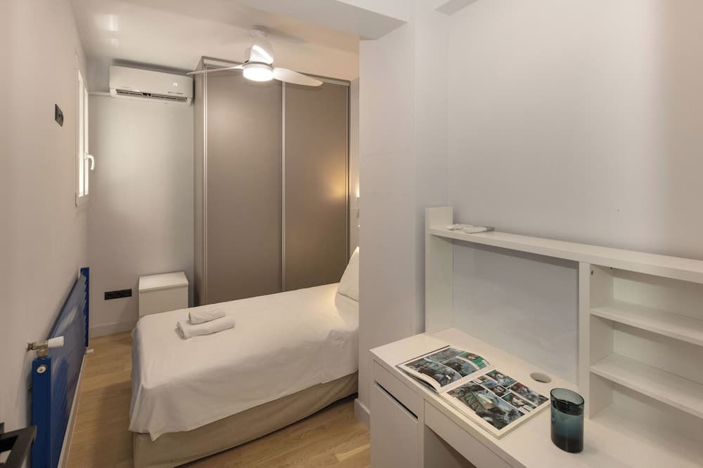 Well-designed apartment by the Acropolis