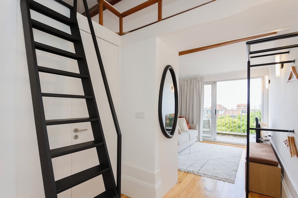 Liiiving - Mezzanine Delight Balcony