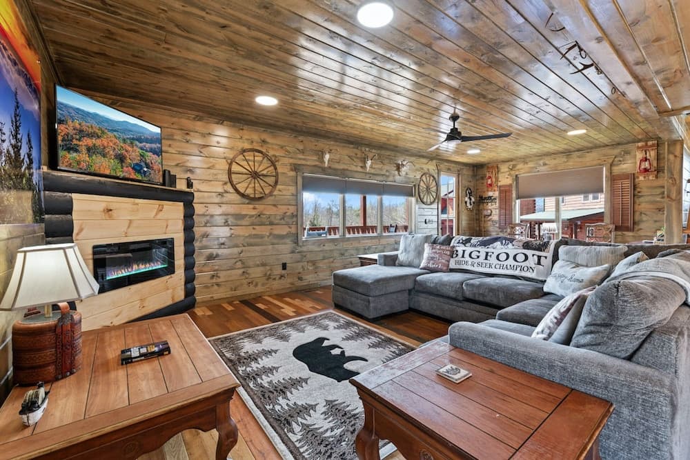 Mountain Retreat w/ Hot Tub & Games! Sleeps 10!