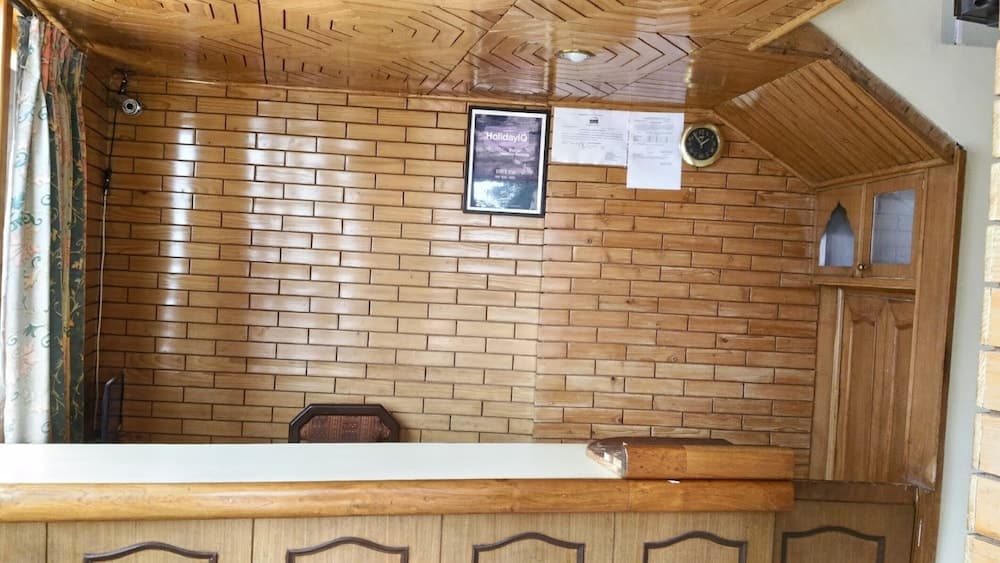 Goroomgo Amar Palace Shimla