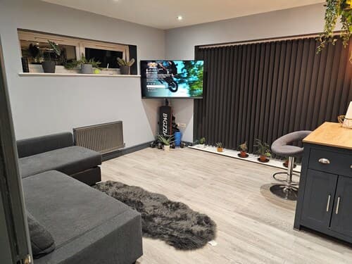 Cozy Southampton Apartment Retreat