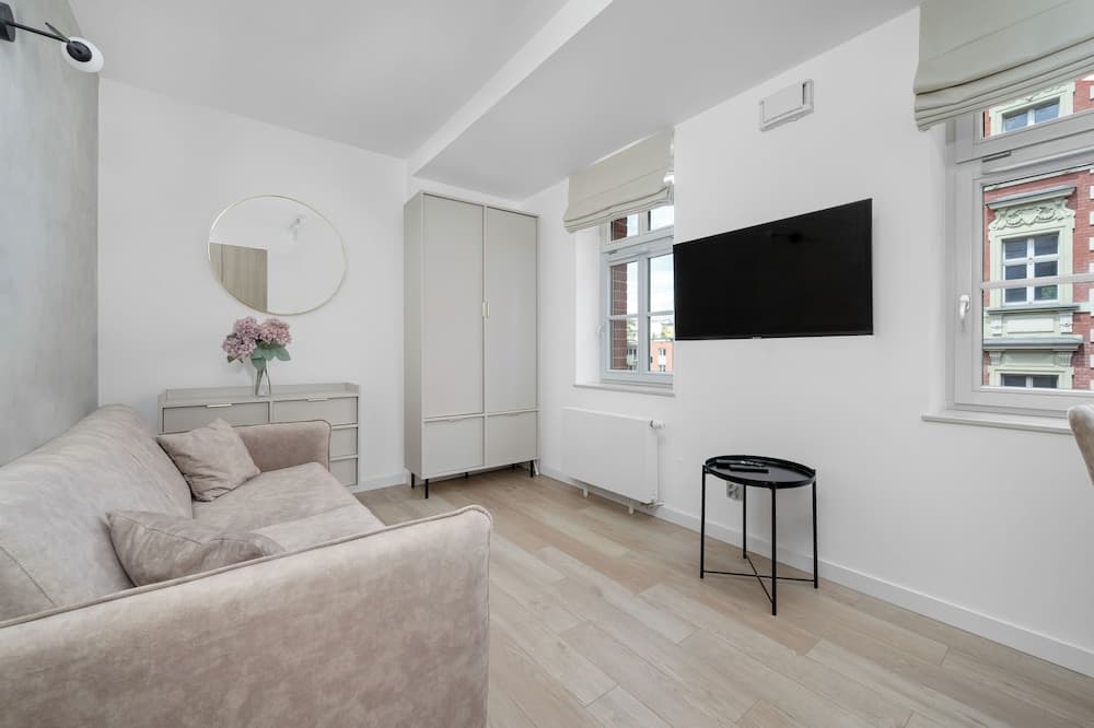 Poniatowskiego Studio by Renters