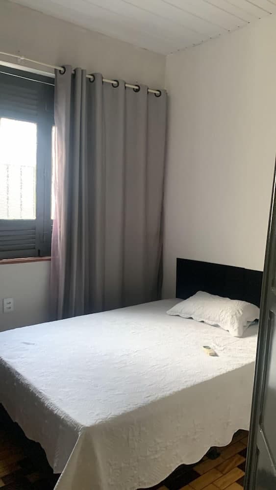 Quarto em casa compartilhada