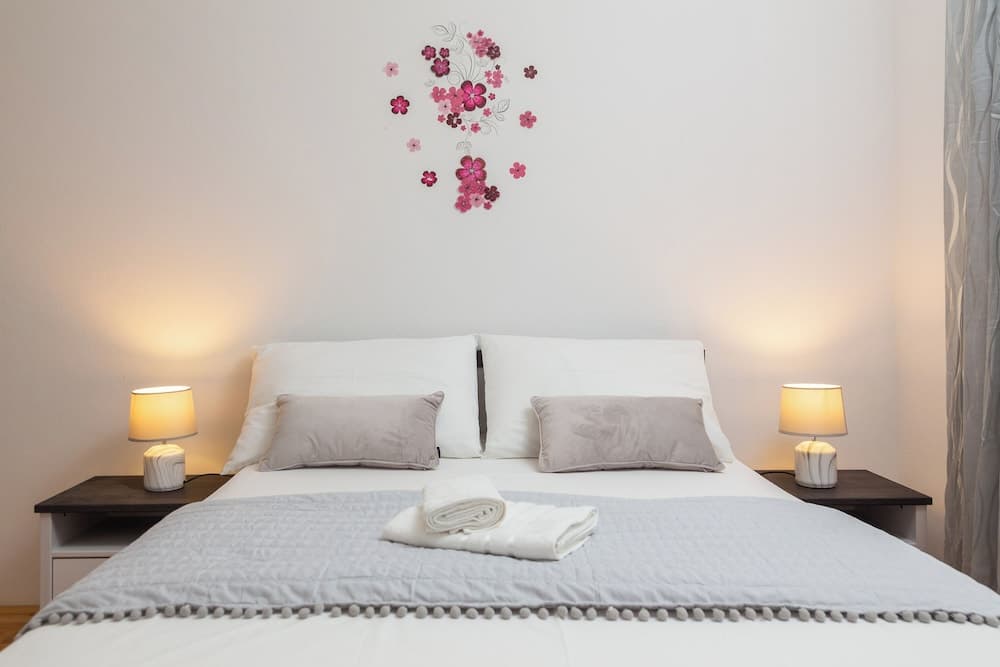 Sunshine Holiday Home