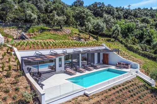 Villa Beyond the Horizon