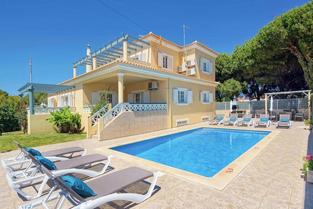 Villa Caly