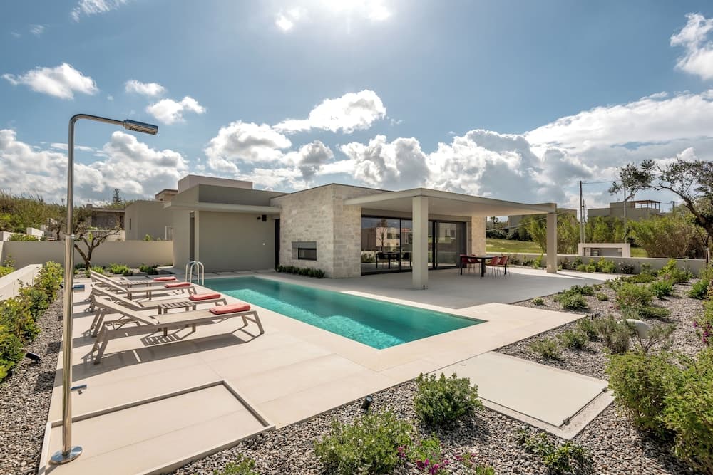 DEUX OLIVES LUXURIOUS & QUALITY VILLA