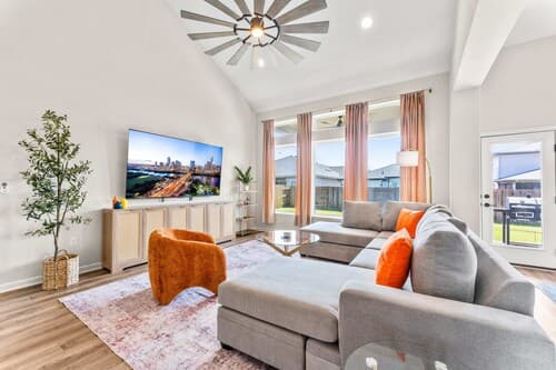 Close to Cota Downtown Cozy Luxe 4BR