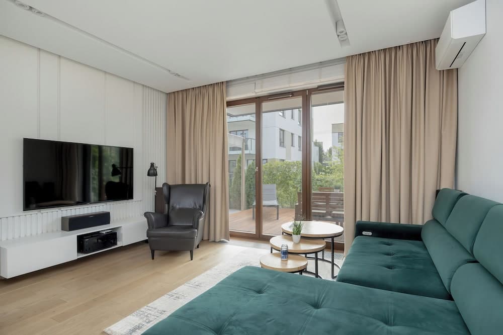 Family 3-bedroom Apartment by Renters