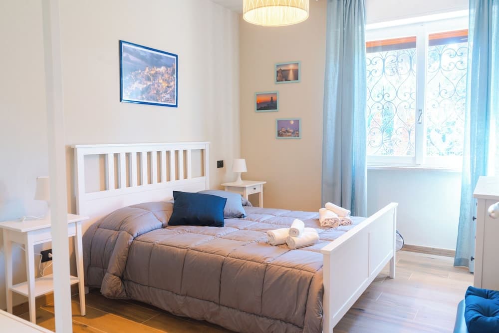 Lemon Apartment with Garden and Sea View