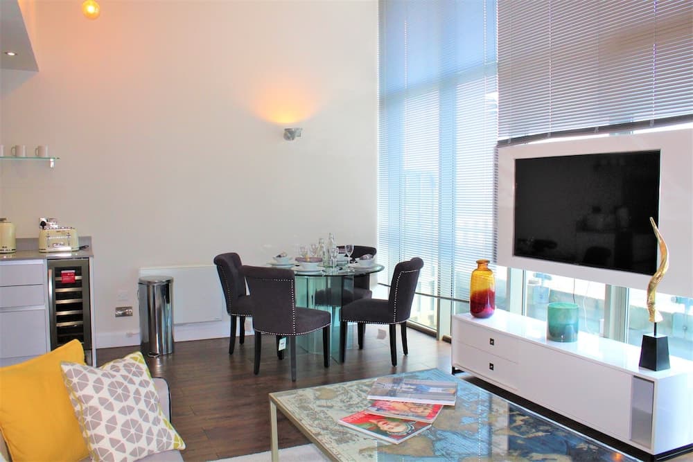 One Bed Penthouse Apartment in City Road