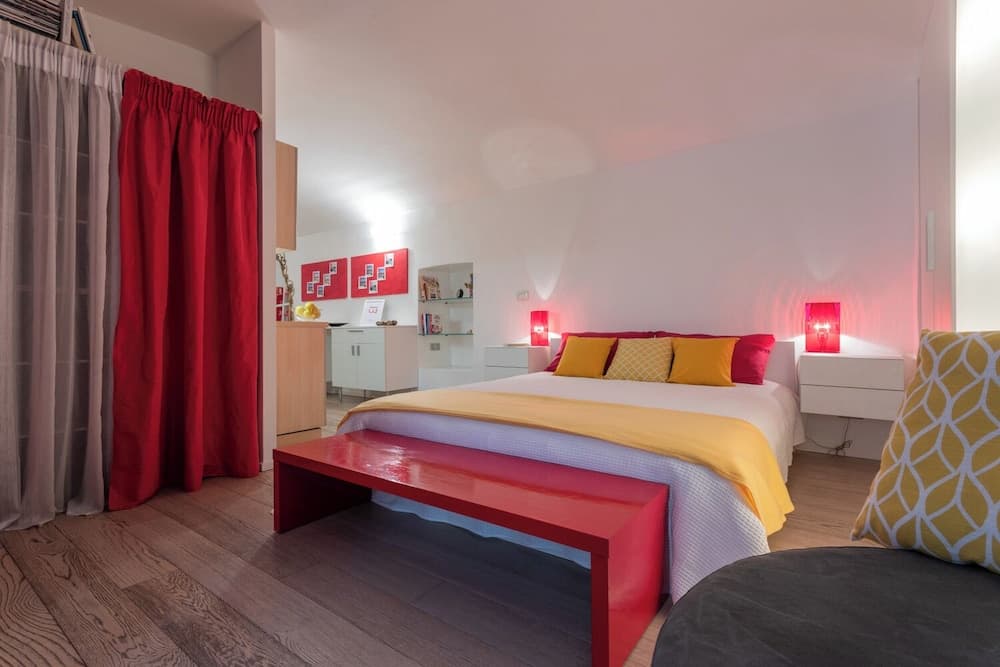 Red Studio near Porta Nuova