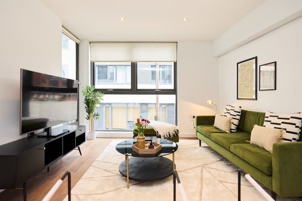 The Kensal Green Wonder - Bright 2bdr Flat With Balcony