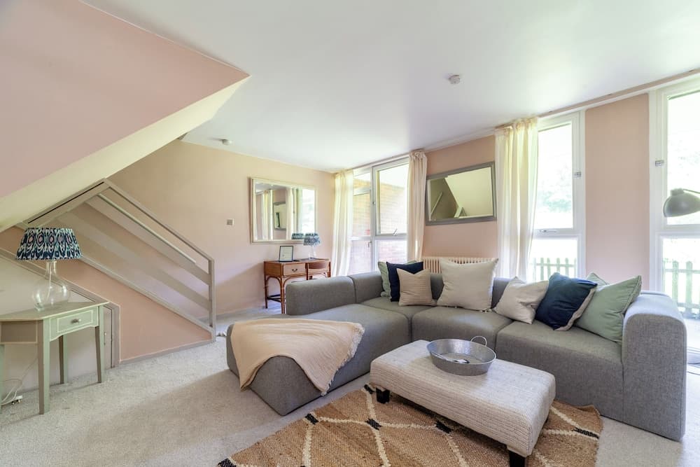 Mezzanine 3-bed In Central London