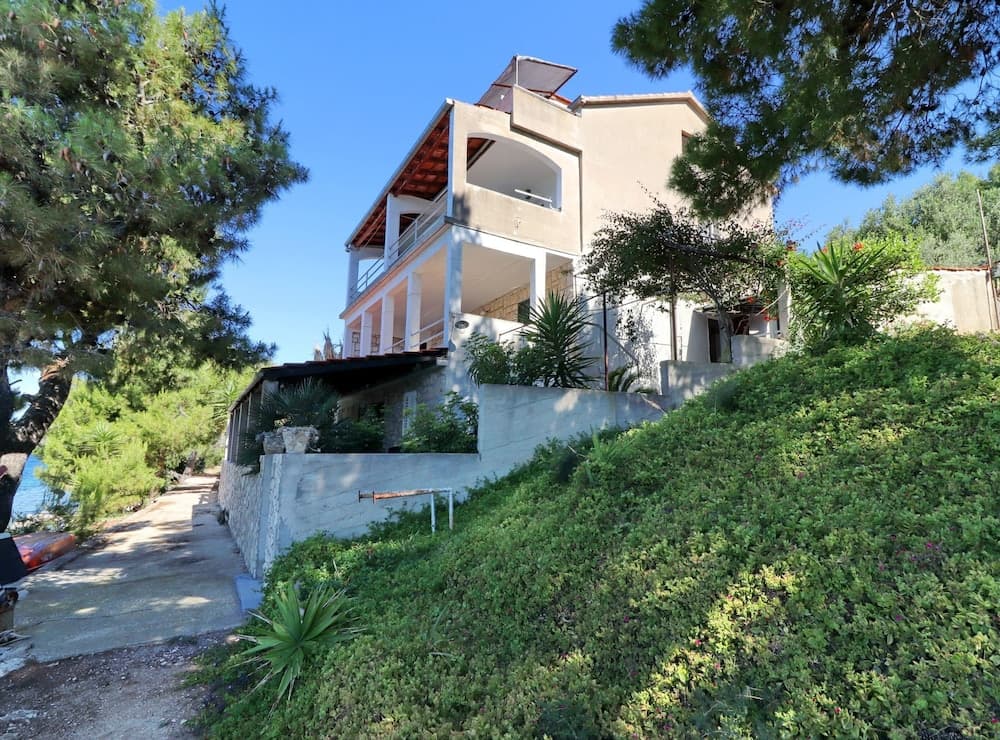 Apartments Karbuni By The Sea