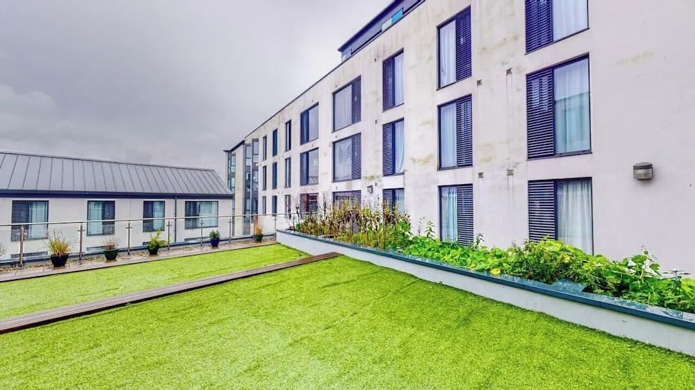 Student Only, Ensuite Room in a Apartment