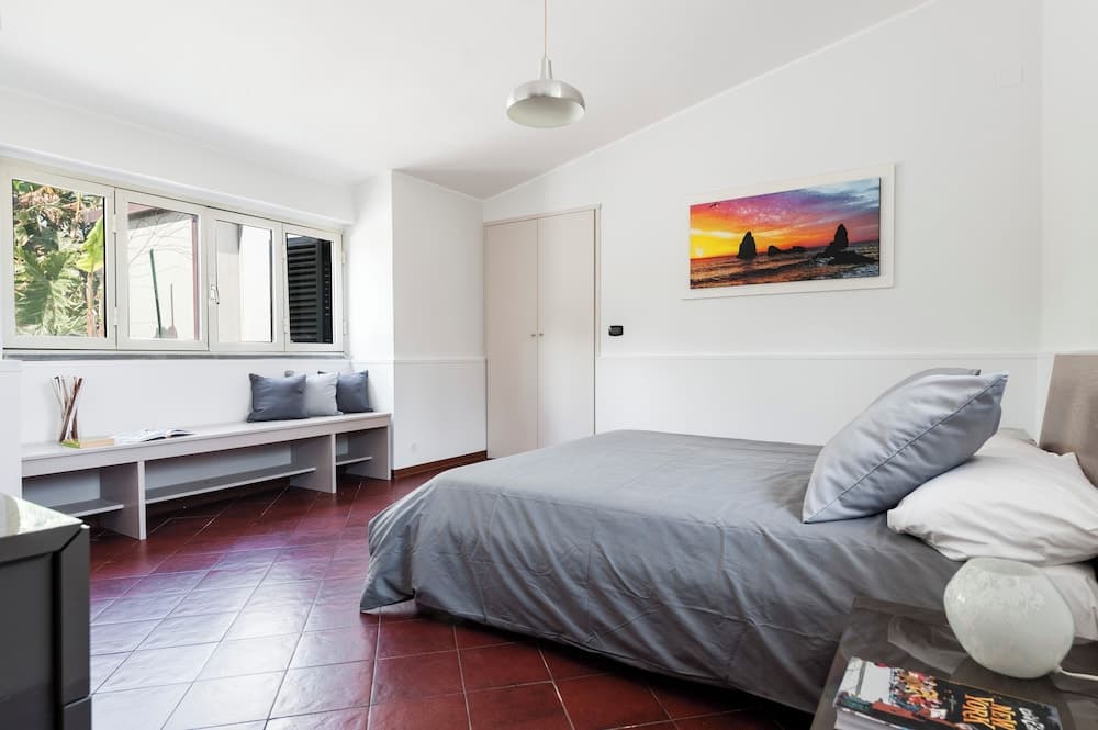 City Cottage with Garden & Pool