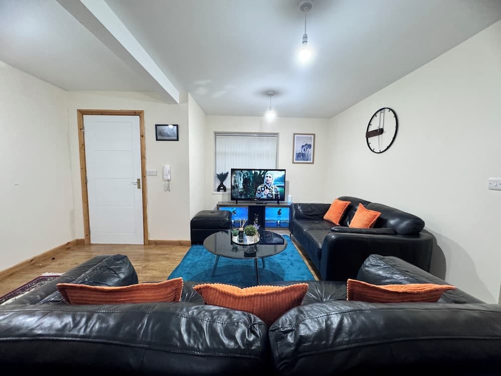 The Rich Living Apartment