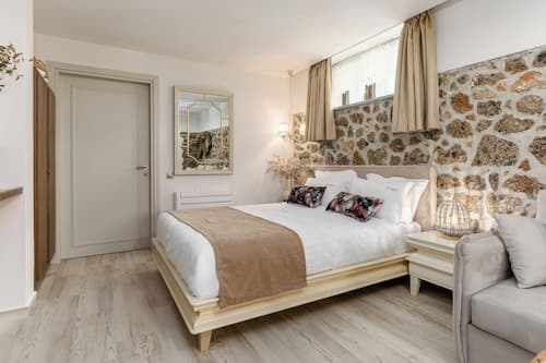 Meydani Suites