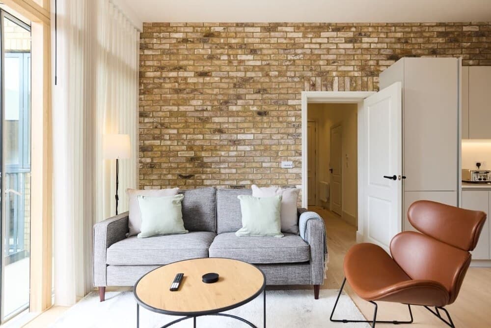 The East London Mile Place - Cosy 2bdr Flat With Balcony