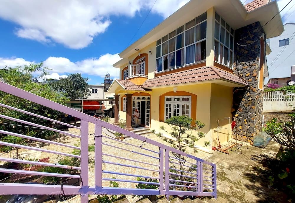 Konaklama yerinin ön cephesi