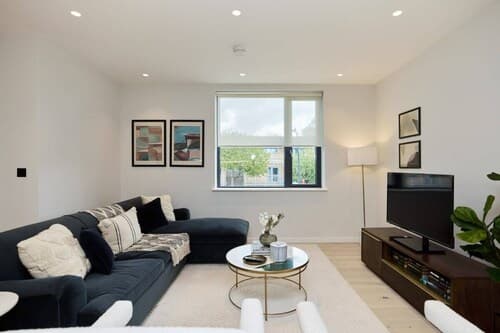 The Brondesbury Place - Bright 2bdr Flat With Balcony + Parking