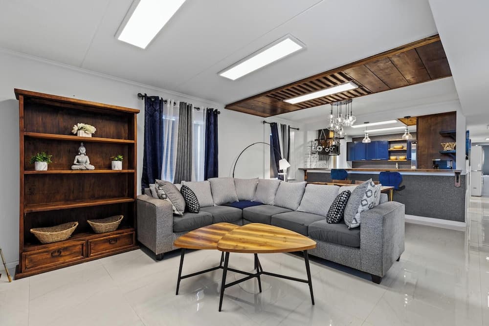 Luxury Living off Padre Blvd, Walk to Beach & Bay!