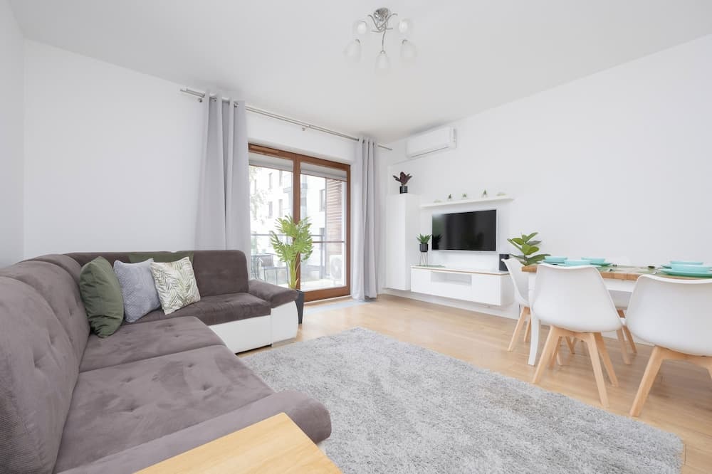 Apartment With Parking by Renters