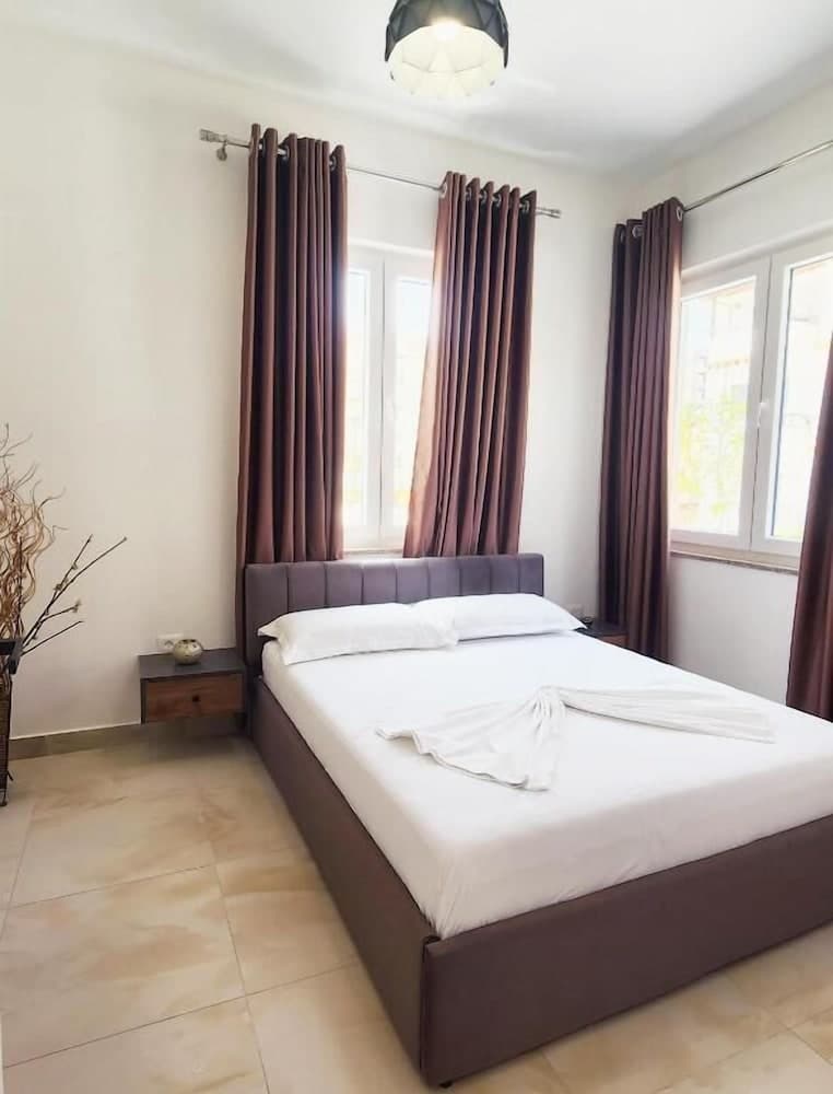 Luxury ApartHotel Golem