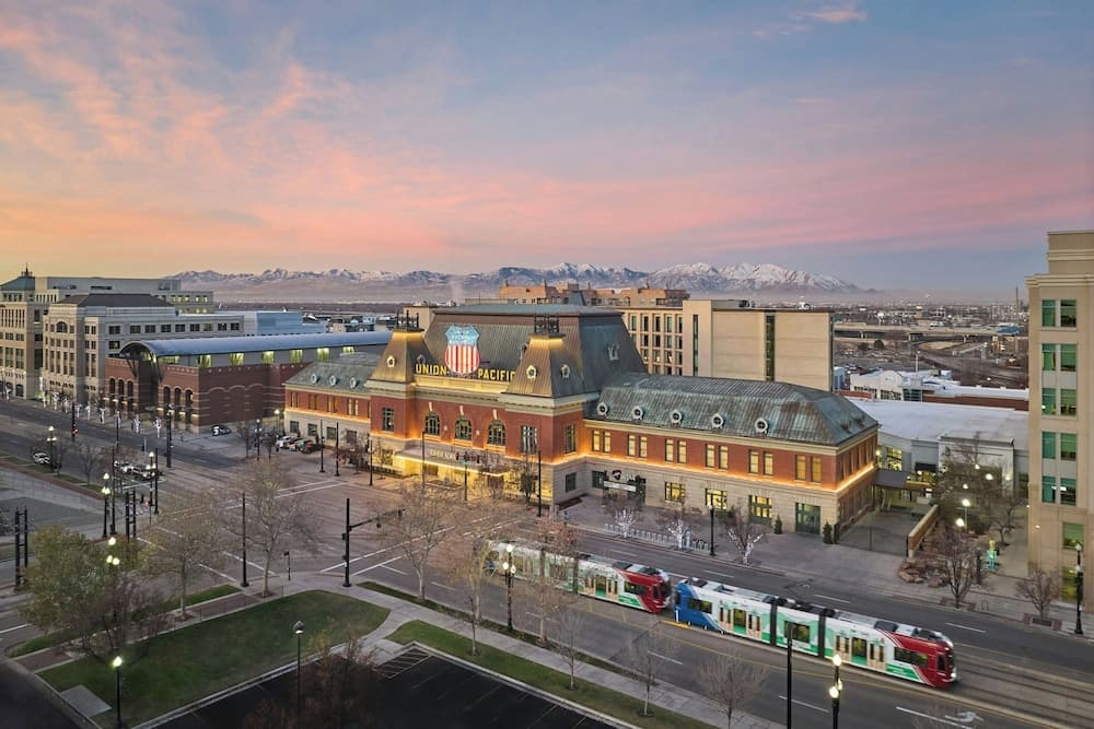 Asher Adams, Autograph Collection