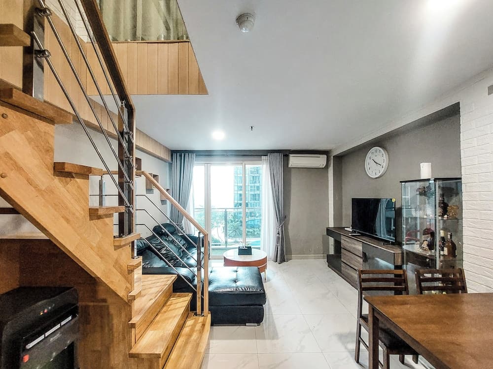 Good And Homey 2Br Loft At Grand Jati Junction Apartment