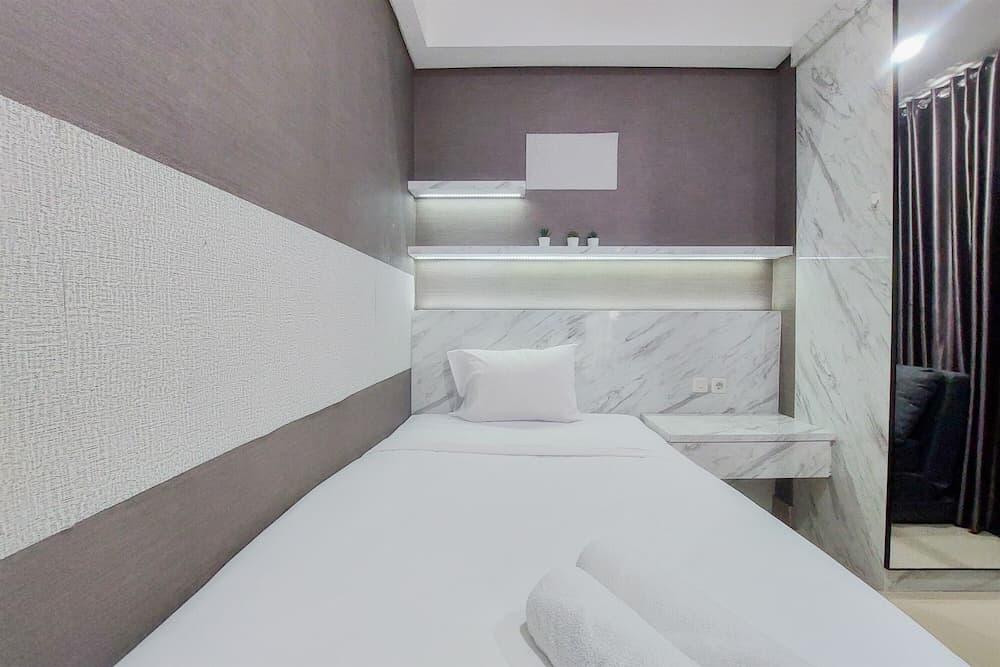 Comfy And Modern Studio Apartment At B Residence