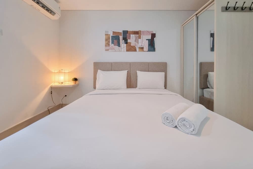 Comfortable And Homey Studio Room At Barsa City Apartment
