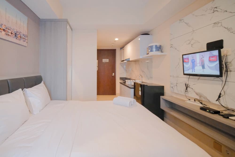 Compact And Comfortable Living Studio At Grand Sungkono Lagoon Apartment