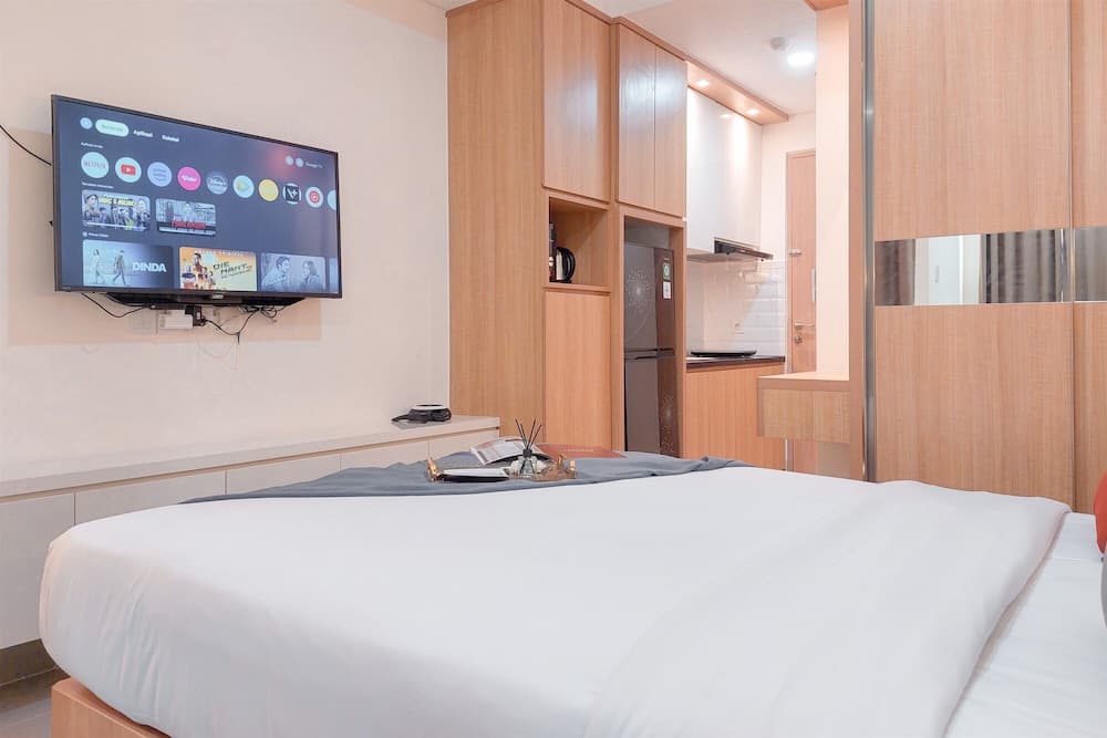 Cozy Living Studio At B Residence Apartment