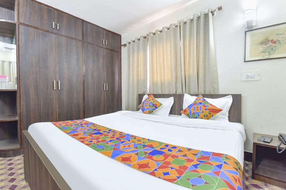 Fabhotel The Legend Residency