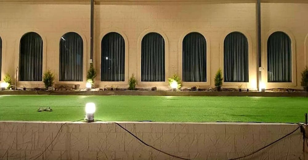 THE DEMOCRACY HOTEL & RESORT