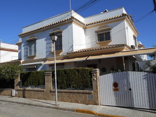 Penthouse Sleeps 4 With Private Garden