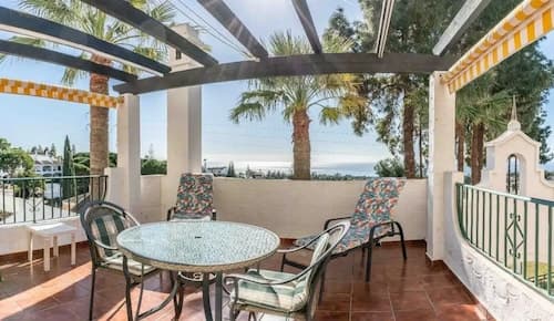 Lovely 2-bed Calahonda Apartment sea & Golf Views