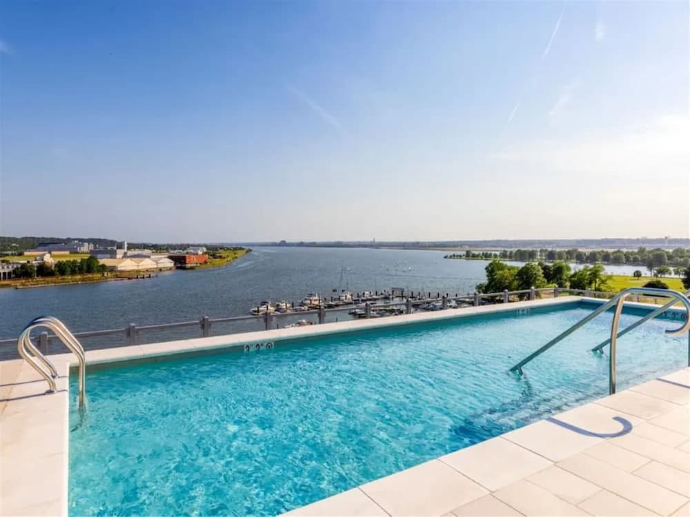 Global Luxury Suites Capitol Riverfront