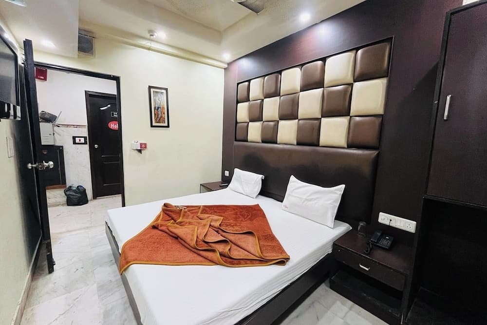 Hotel Spot Inn Paharganj Near New Delhi Railway Station