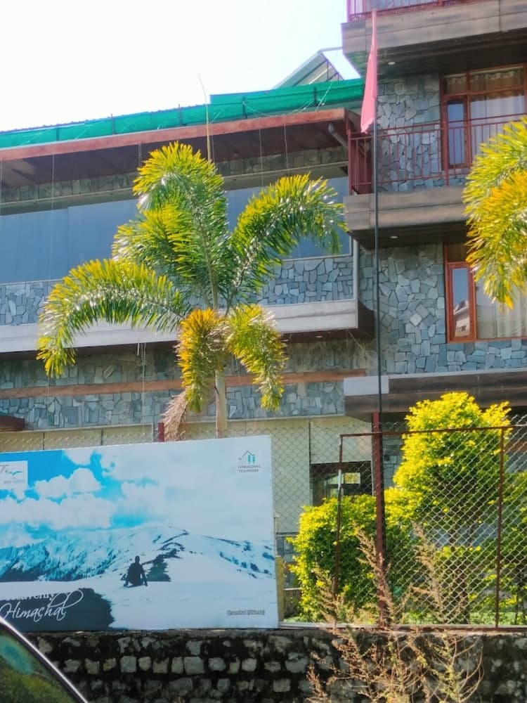 Goroomgo Portola Hotel By Parkside Dharamshala