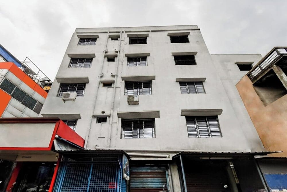 Goroomgo Hotel Narayanan Kolkata