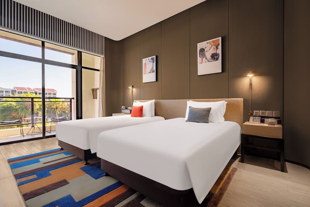 Lujiang Mega Hotel