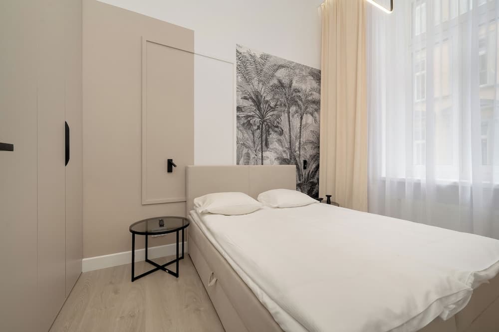 Cozy Apartment for 8 by Renters