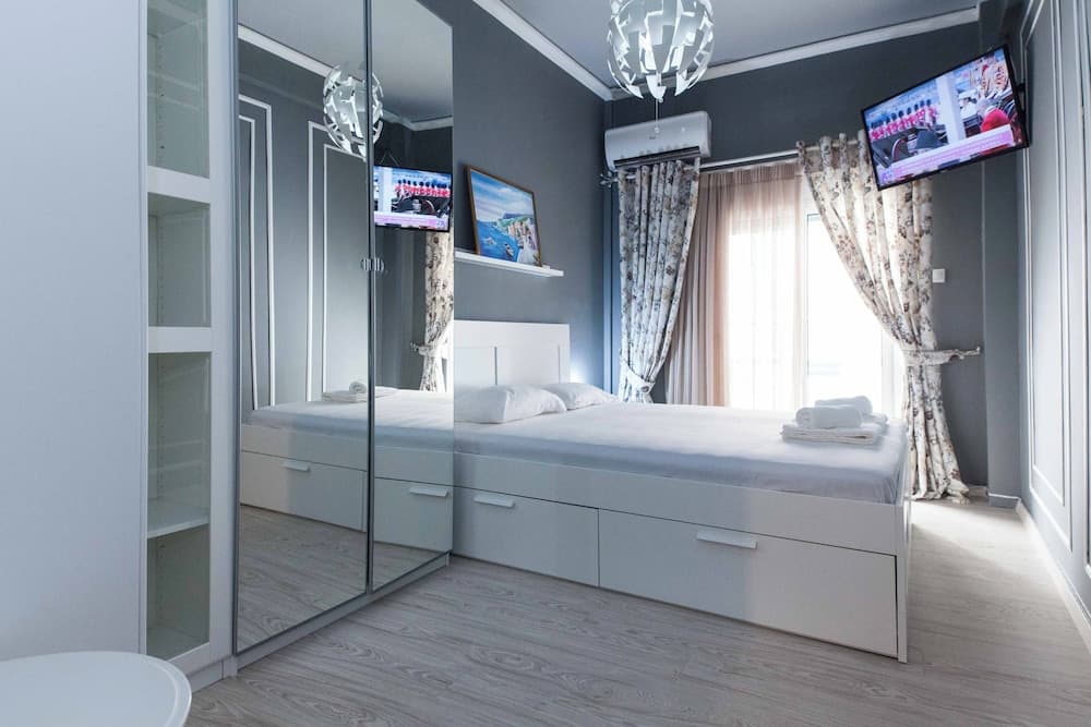 Fresh 1 Bd Apt w Balcony in Kato Patisia