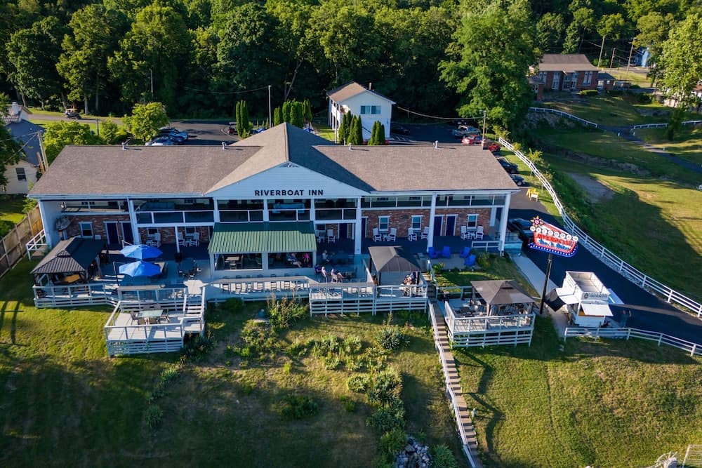 Riverboat Inn and Suites