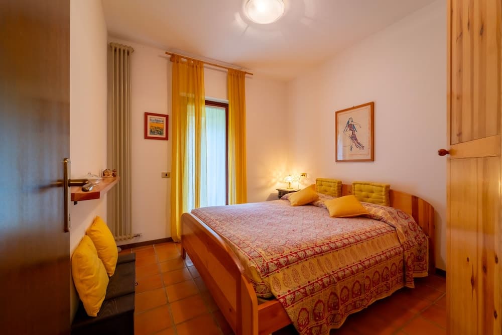 Crimson Apartment by Wonderful Italy