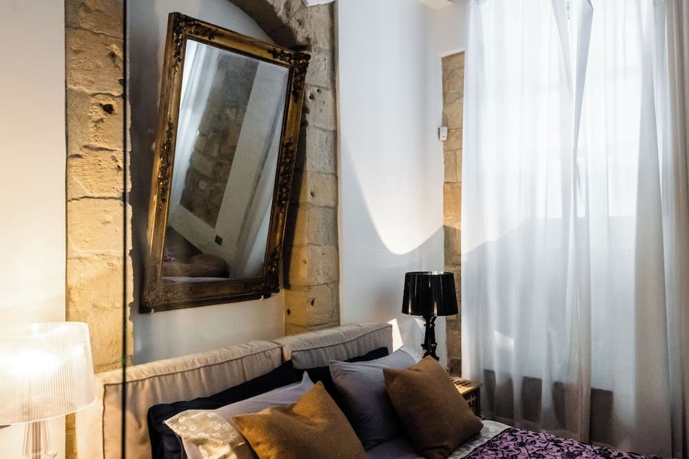 Dolce Suite near Syracuse Cathedral