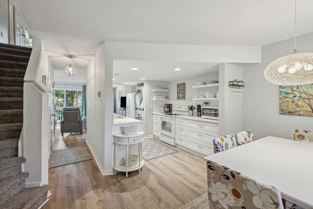 Vitamin Sea Retreat A Dream! Highly Walkable!